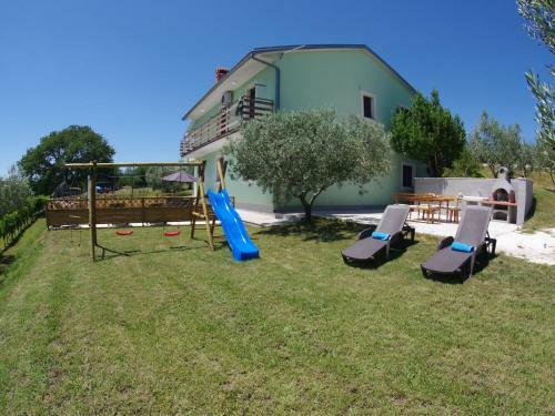 Spacious Apartment With Swimming Pool Overlooking The Vineyards