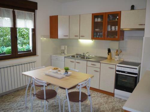 Spacious Apartment With Swimming Pool Overlooking The Vineyards
