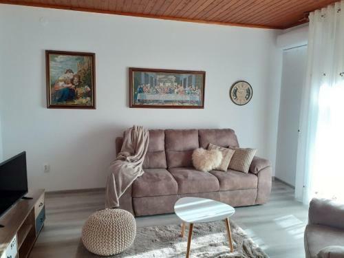 Spacious Apartment With Swimming Pool Overlooking The Vineyards