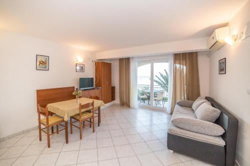 Apartments Villa Sea 1838