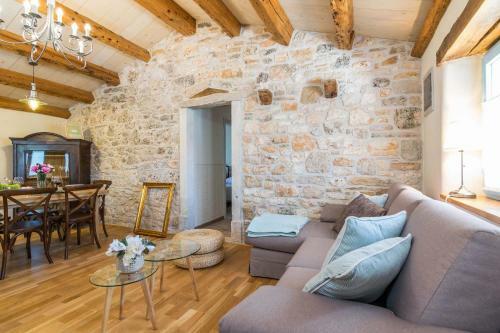 House Grandi?i 1852