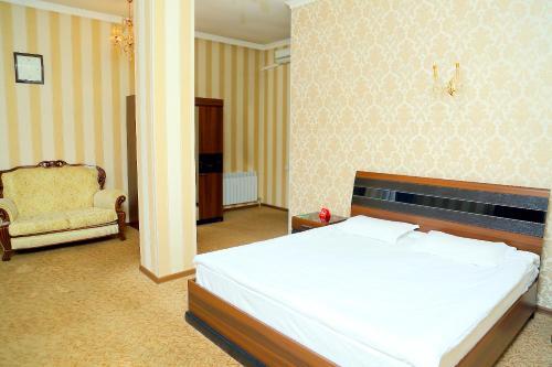 Deluxe Hotel