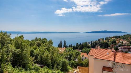 Spacious Apartment With A Panoramic View