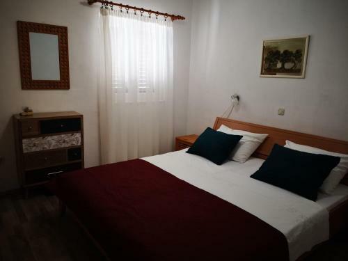 Apartments Jadranko-150m From Sea