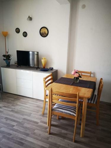 Apartments Jadranko-150m From Sea