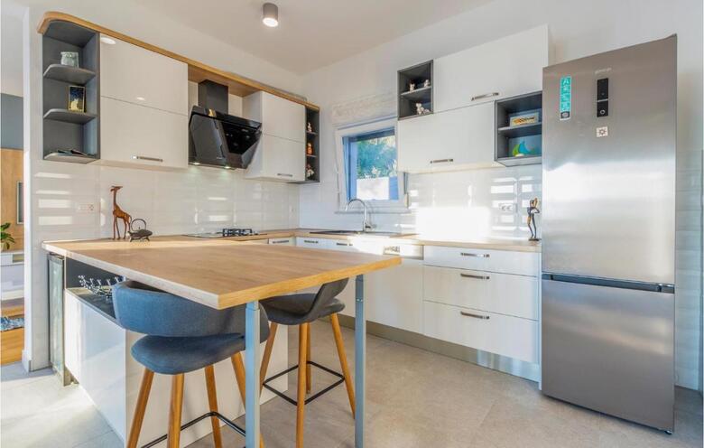 Three-bedroom Holiday Home In Jesenice
