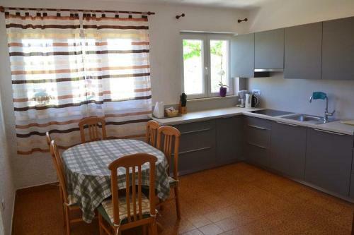 Hostal Apartments Halovic