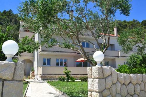 Hostal Apartments Halovic