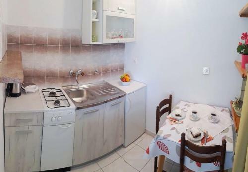 Apartments Liza - 80m From The Sea