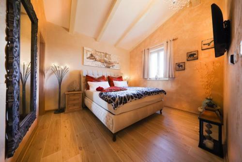 Villa Jakob With Pool And Sauna
