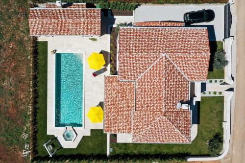 Villa Jakob With Pool And Sauna