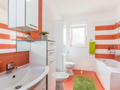 Holiday Home Villa Natalli - Lbn421