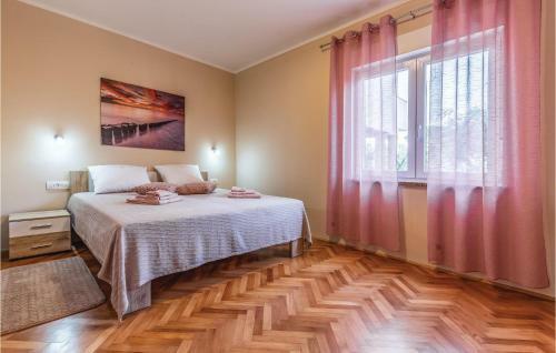Two-bedroom Apartment In Liznjan