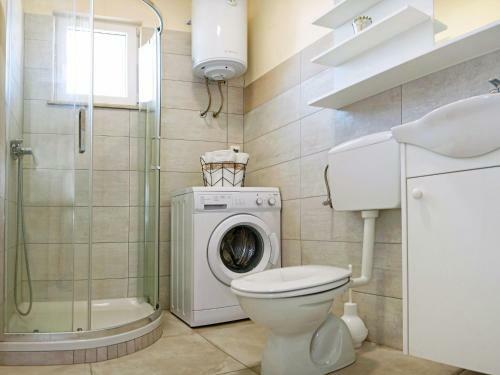 Modern Apartment In Ljubac With Garden