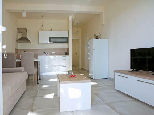 Modern Apartment In Ljubac With Garden