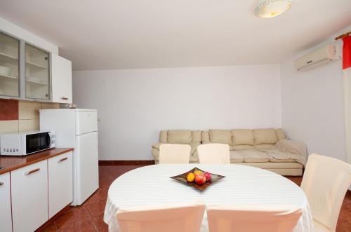 Apartments Pela