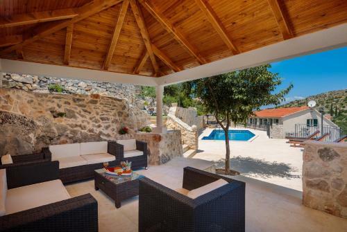 Villa Luka Bra?