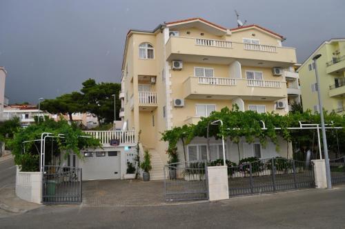 Apartments Ivi - Parking & Garden