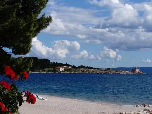 Blissful Apartment In Makarska With Swimming Pool