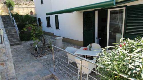 Hostal Apartments Adria