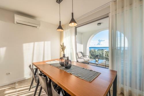 Bekina, Stylish Rooftop Pool Apartment