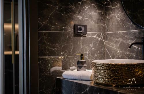 Hostal Luxury Villa Curiera