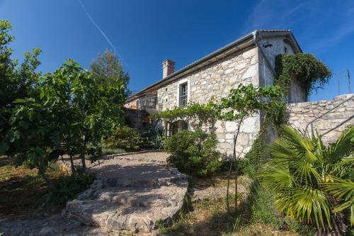 Villa Menta 1