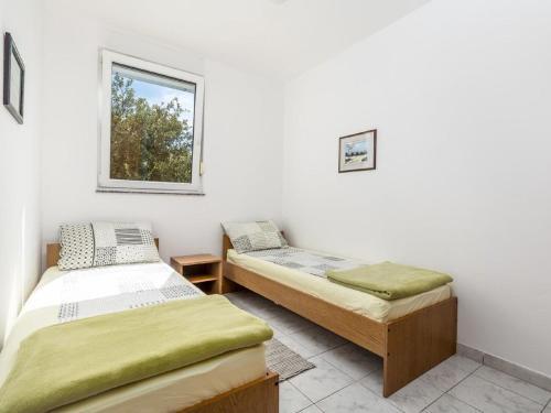 Lovely Apartment In Mandre With Barbecue