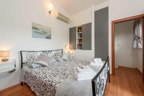 Holiday Home Bonanzza