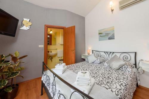Holiday Home Bonanzza