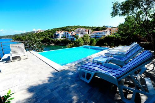Stunning 7-bed Villa In Maslinica With Pool