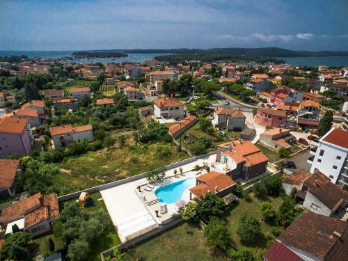 Five Bedroom Villa Emily With Pool In Medulin