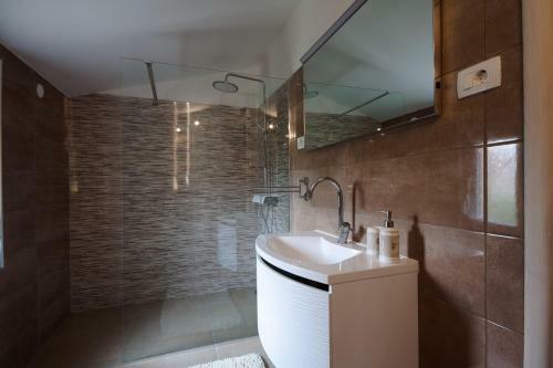 Five Bedroom Villa Emily With Pool In Medulin