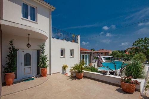 Five Bedroom Villa Emily With Pool In Medulin