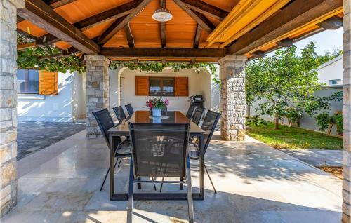 Stunning Home In Medulin With 3 Bedrooms