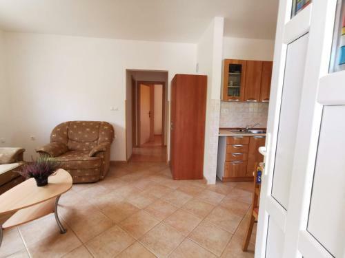 Apartment Dundo In Quiet Green Area