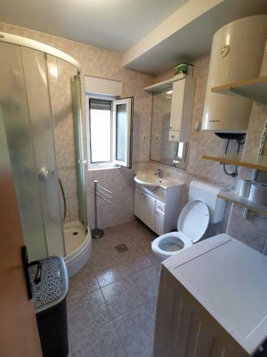 Apartment Dundo In Quiet Green Area