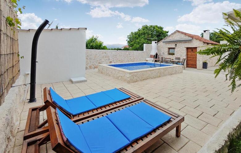 Two-bedroom Apartment In Metkovic