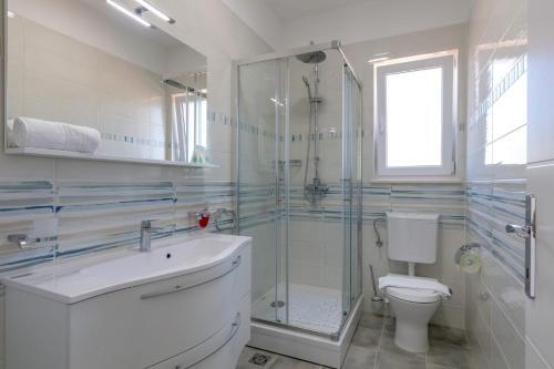 Osibova Villa Sleeps 8 Pool Wifi