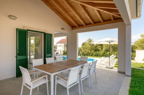Osibova Villa Sleeps 8 Pool Wifi