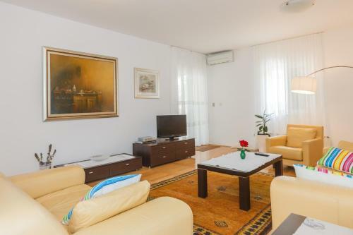 Villa Sanda - With Pool