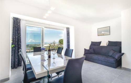 Four-bedroom Holiday Home In Mravince