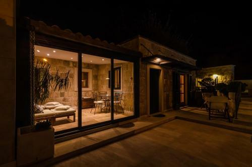 Studio Antica, Apartment With A Private Swimming Pool