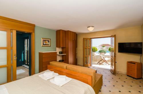 Studio Antica, Apartment With A Private Swimming Pool