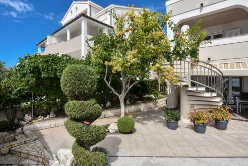 Pool Apartments Tolo