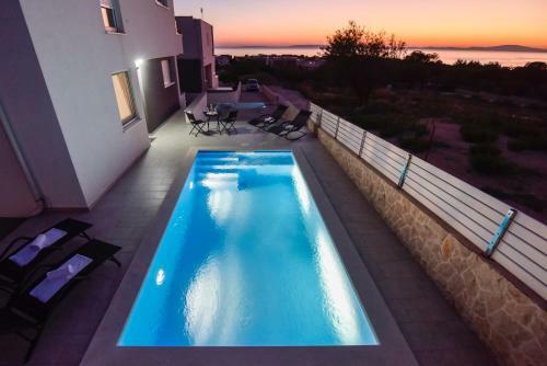 Funtastic C Apartment With Private Pool