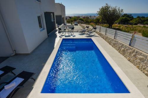 Funtastic C Apartment With Private Pool