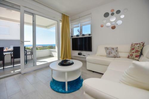 Funtastic C Apartment With Private Pool