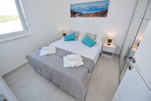 Funtastic C Apartment With Private Pool