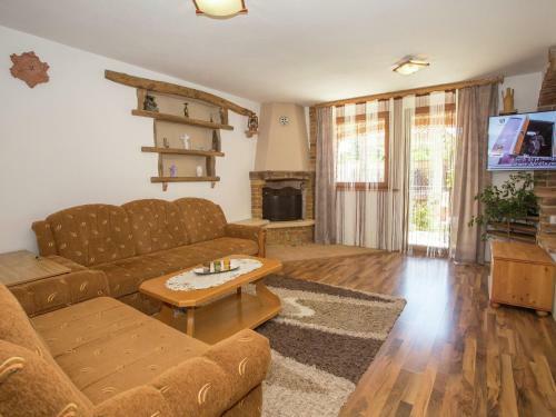 Cozy Apartment In Nova Vas With Swimming Pool
